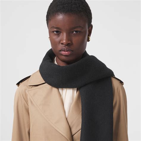 Reversible Cashmere Scarf in Camel/black 